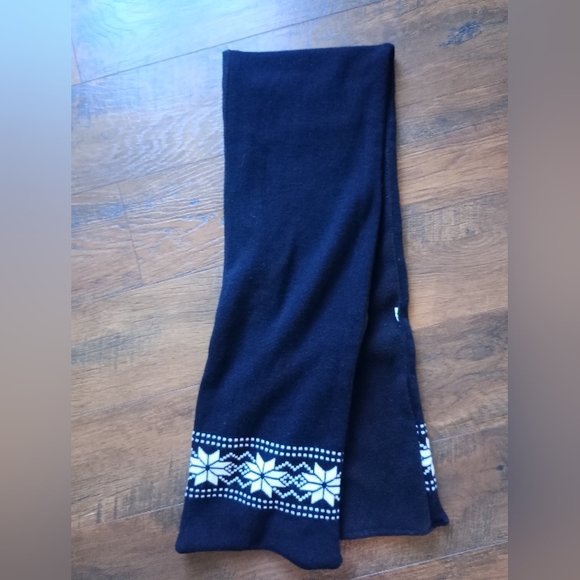 Black and White Knit Scarf with Snowflake Pattern - Picture 1 of 3